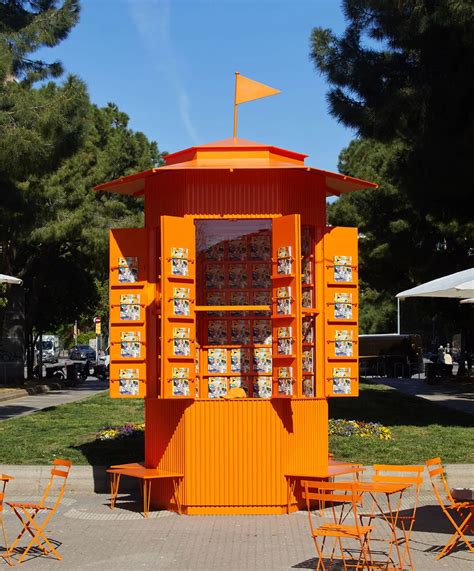 Discover Le Monde d'Hermès Kiosk in Athens .